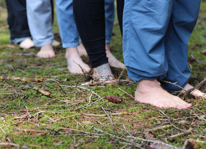 Barfuß im Wald